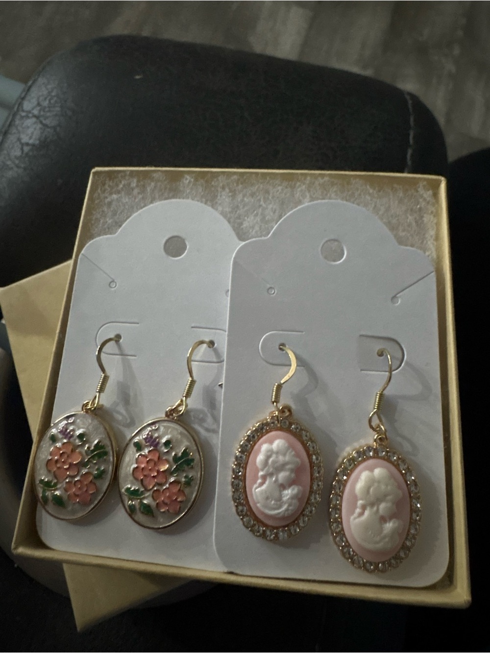 Vintage-Inspired Floral and Cameo Drop Earrings Set - Pink & Gold